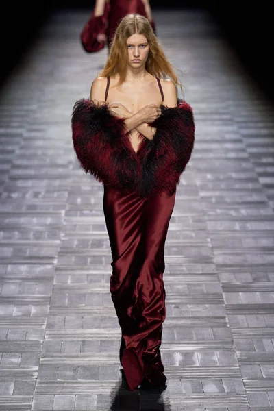 Look 27